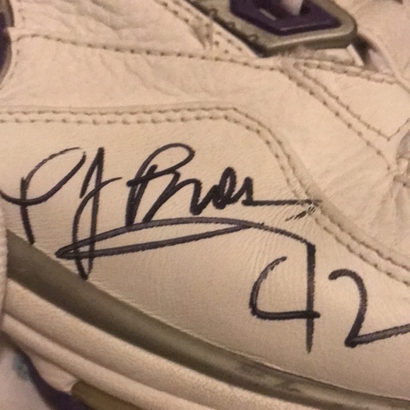 Game Worn Dual Autographed PJ Brown Charlotte Hornets NBA size 17 Nike Sneakers - Picture 2 of 8